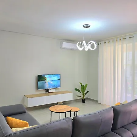 In San Pietro 304 * Plazhi San Pietro